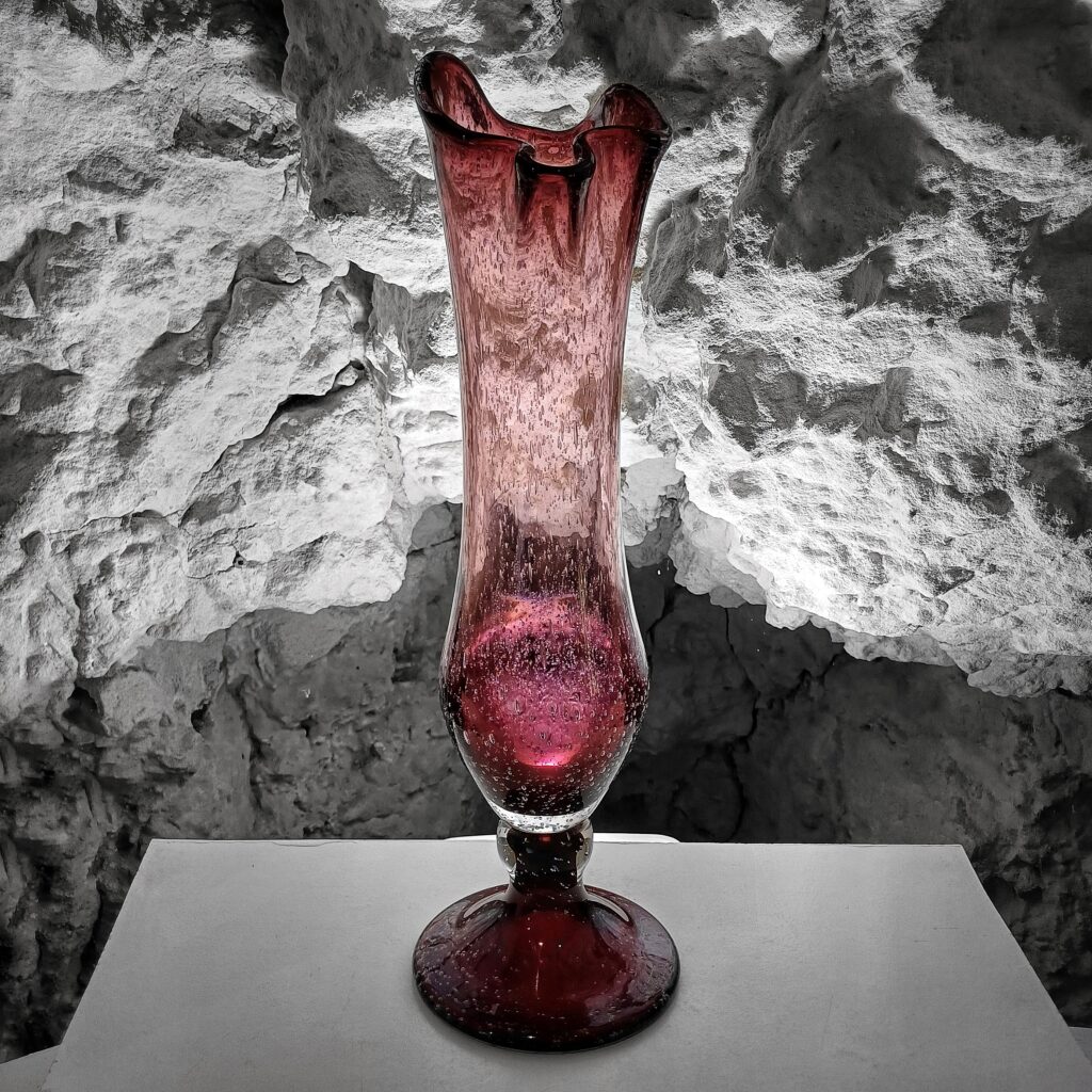Vase haut original tulipe couleur violet transparent avec pied pièce unique en verre soufflé idée cadeau ou décoration maison