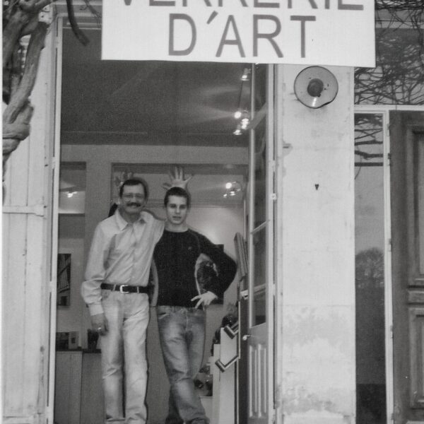 Pierre Gallou et Patrick Lepage de vant le magasin d'Amboise